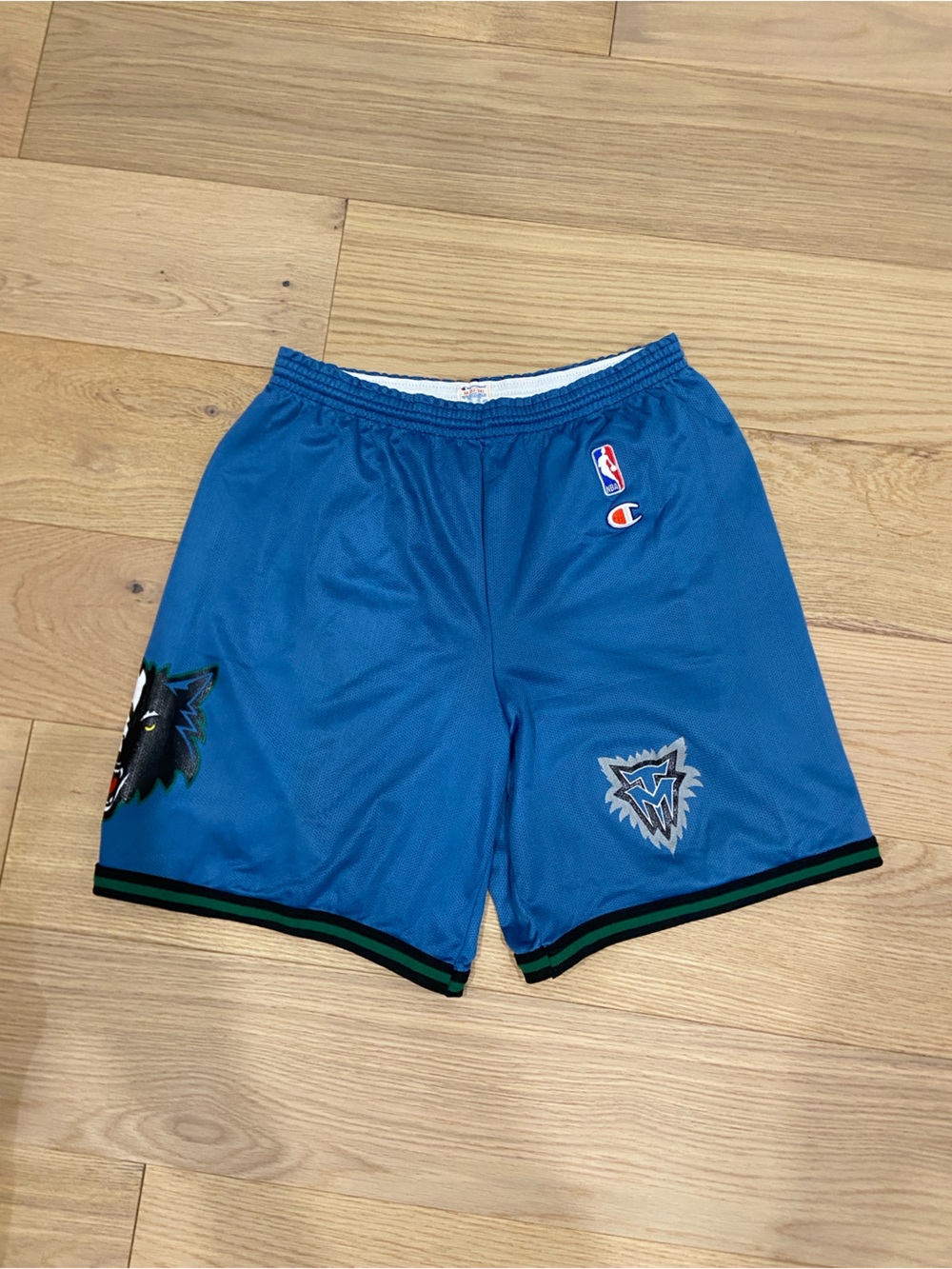 Vintage Champion Minnesota Timberwolves Medium Blue Basketball Shorts NBA Y2K